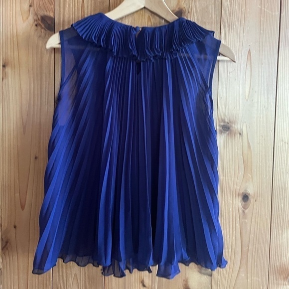 Oscar de la Renta pleated blouse - Picture 4 of 6